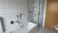 Badezimmer mit Dusche