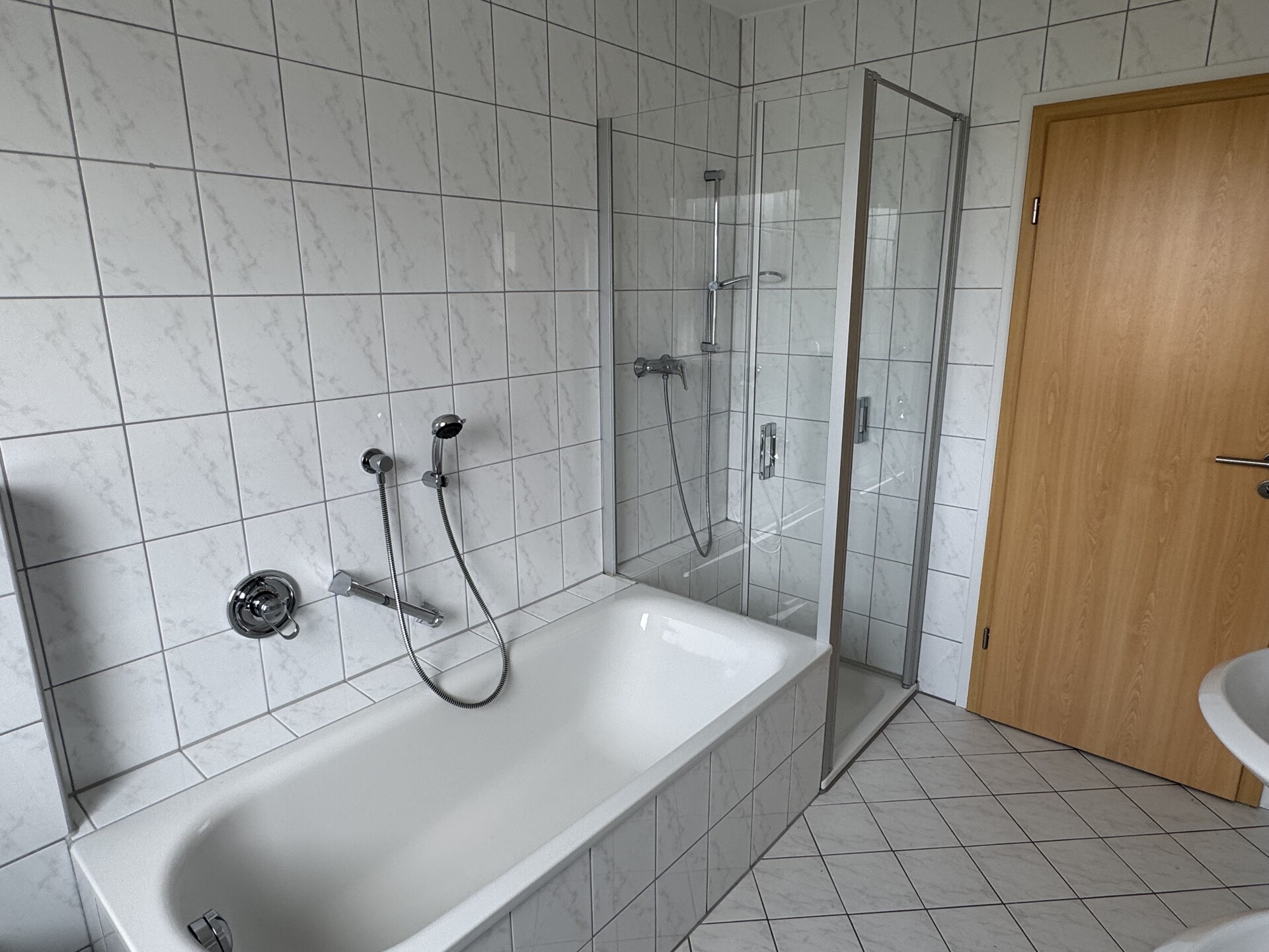 Badezimmer mit Dusche
