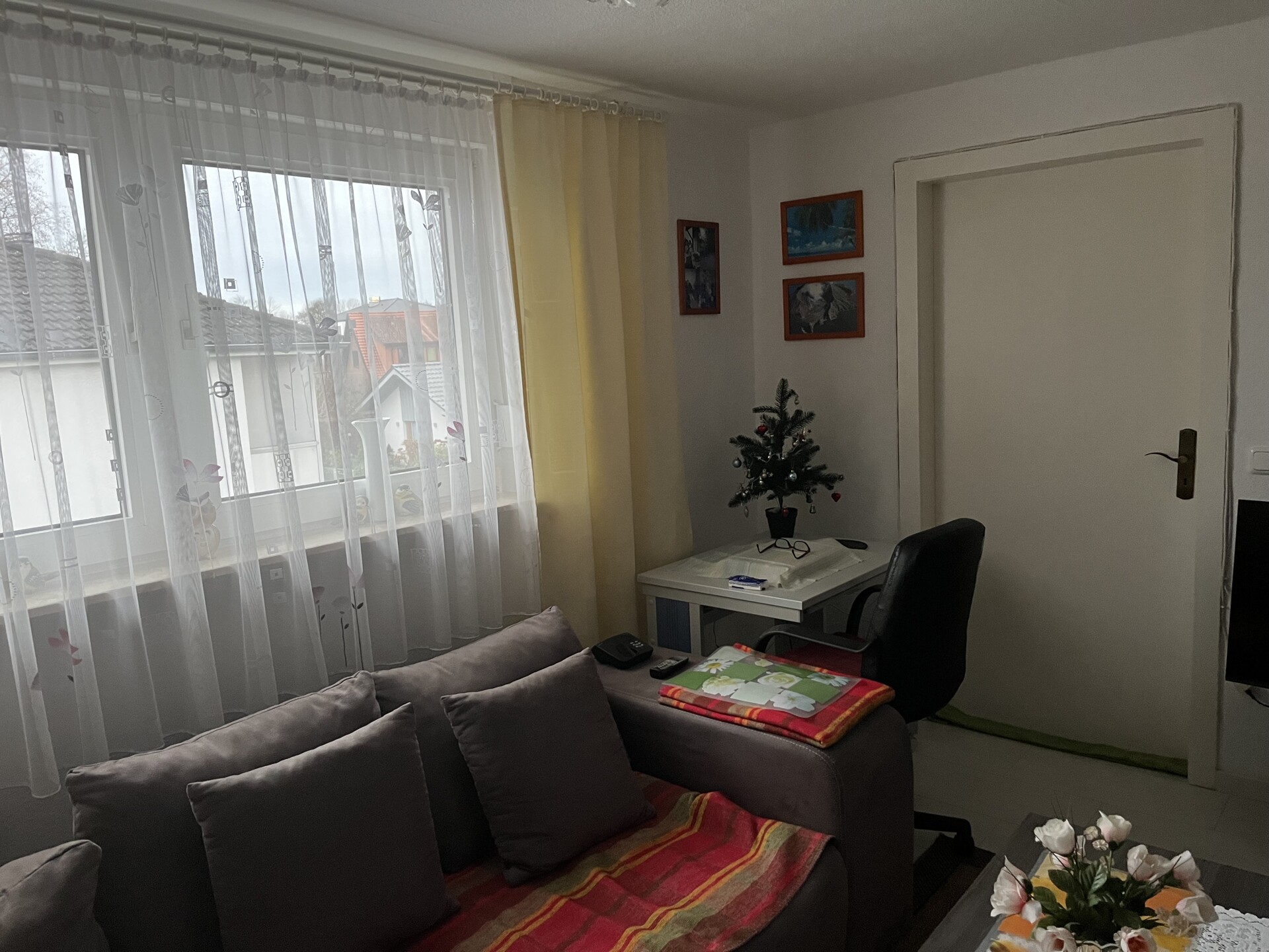 Esszimmer mit Zugang zum Wohnzimmer