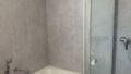 Tageslichtbad mit Dusche und Wanne