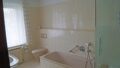 Bad mit Dusche/Wanne EG