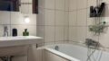 Badewanne mit Dusche