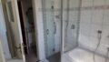 Bad mit bodengleicher Dusche EG